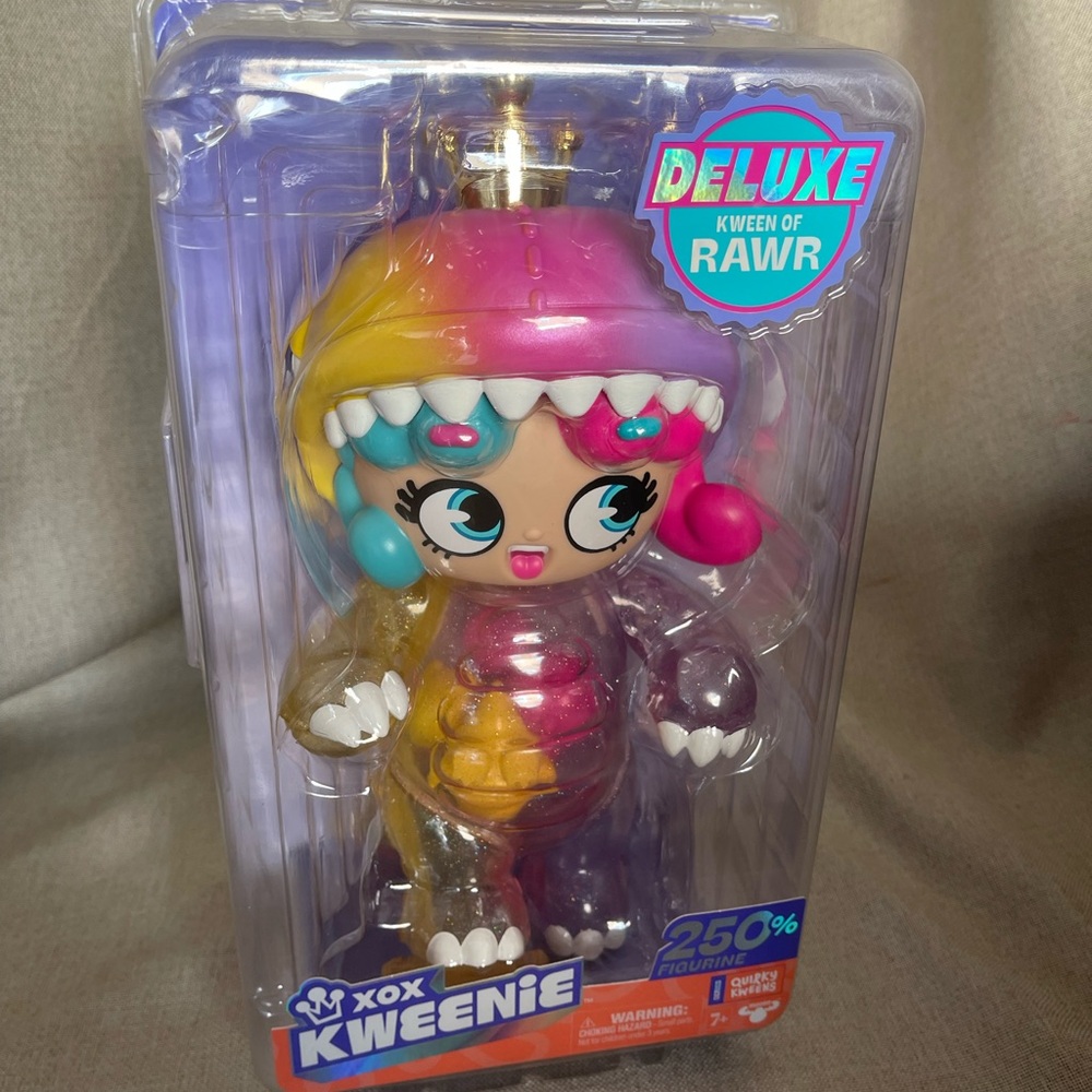 Deluxe Kween of Rawr 11" Mega Size Figure w/Deluxe Finishes Dinosaur NIB